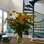 Accommodatie bij particulieren A Cozy In A Modern House